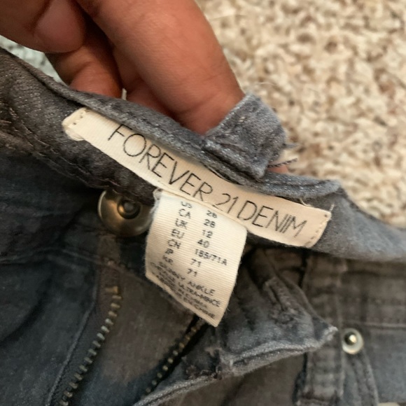 Two pairs of Jeans - Picture 4 of 6